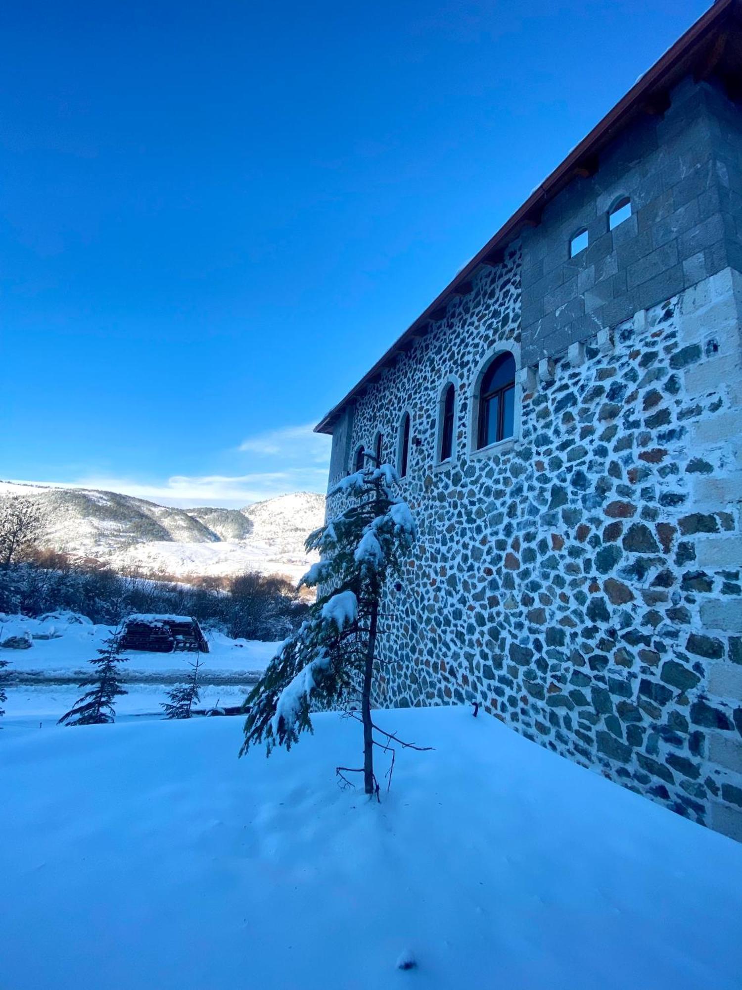 Готель Bujtina Oxhaku I Docit Peshkopi Екстер'єр фото