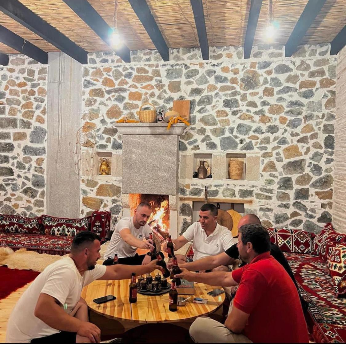 Готель Bujtina Oxhaku I Docit Peshkopi Екстер'єр фото